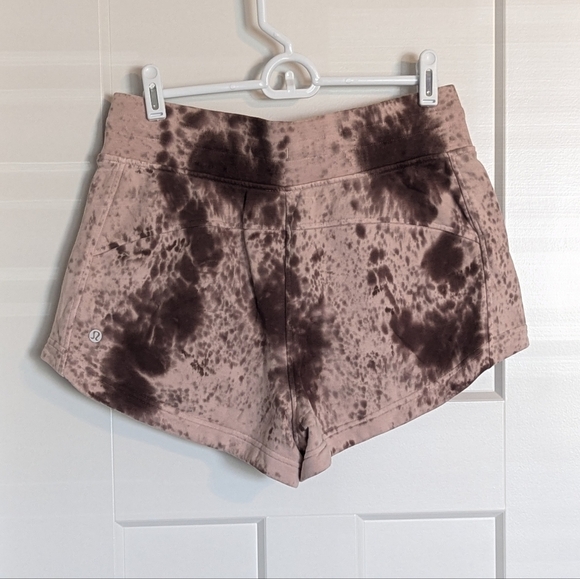 Lululemon Inner Glow 3" Cotton Shorts - Tie Dye French Press Brown sz 6 - Picture 3 of 6
